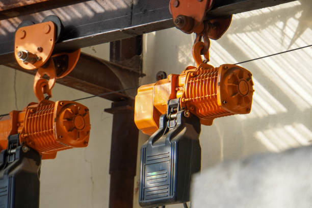 체인 호이스트 전기 호이스트 리프트 기계 공장 - hoisting crane 뉴스 사진 이미지