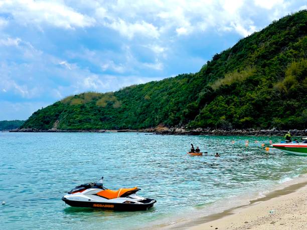 istock Sea in Koh larn 1453800753
