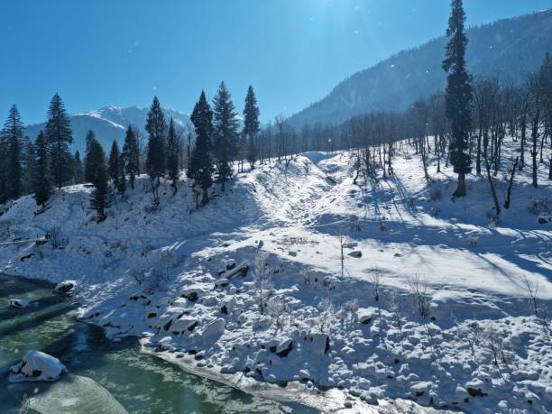 istock sunrise in winters in Kashmir Valley 1453827414