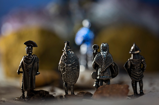 Roman soldier figurines.Small metal warrior figurines posed in small cinematic scenes.Gladiator,pretorian,legionary,ensign and a Infantry officer.