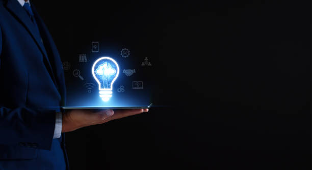 Businessman using cloud technology connect business data. Cloud computing concept idea show on hand. Internet Cloud technology. Digital Data storage. Network and internet service for business concept. empresario que utiliza la tecnología en la nube conecta los datos empresariales. muestra la idea del concepto de computación en la nube a mano. tecnología internet cloud. almacenamiento de datos digitales. concepto de red y servicio de internet para el