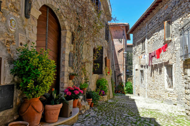 Scenic shot of a beautiful front yard with flowers in the historic town of Sermoneta, Italy A scenic shot of a beautiful front yard with flowers and plants in the historic town of Sermoneta, central Italy village lazio photography sermoneta stock pictures, royalty-free photos & images