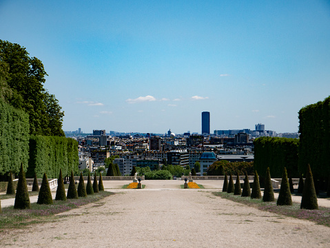 I tried to find a symetry in the huge Park in Saint-Cloud, an d i found that place, where are planted symmetrically, with a view on a part of Paris.