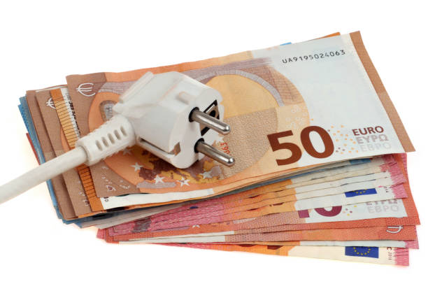 istock Electricity expenses 1453962870