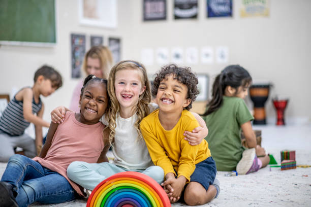 retrato escolar casual - niños fotografías e imágenes de stock