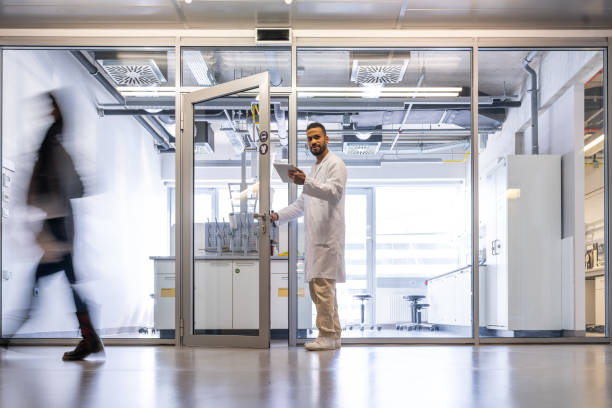 istock The laboratory assistant exits the laboratory. 1453991745