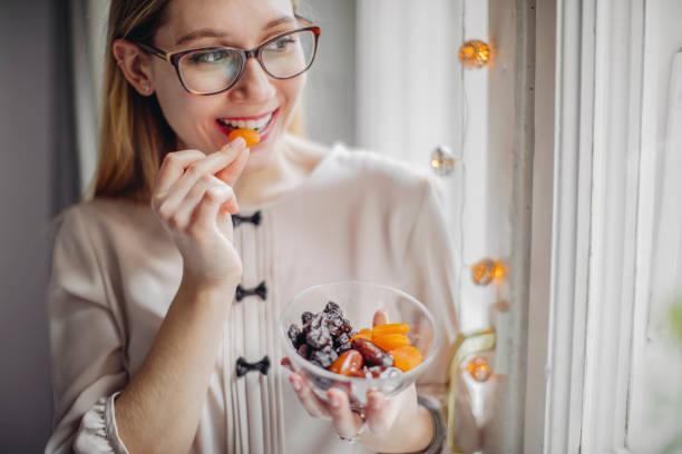 bon appétit! - dehydrated fruit - fotografias e filmes do acervo