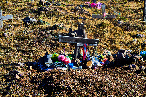 Cruz de madera en cementerio tarahumara en creel Chihuahua