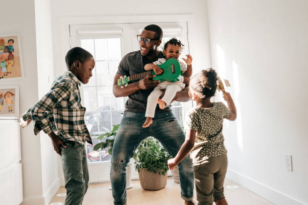 Dad and home performance dad dancing with kids at home and they have fun dancing dad stock pictures, royalty-free photos & images