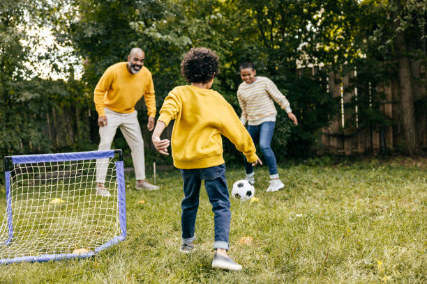 joyful parenting - soccer child coach childhood imagens e fotografias de stock