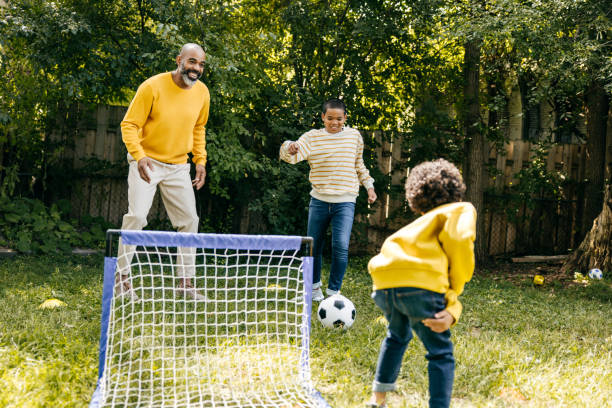 joyful parenting - soccer child coach childhood imagens e fotografias de stock