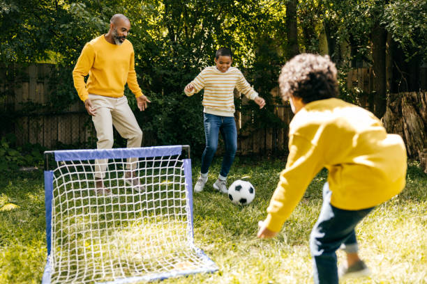 joyful parenting - soccer child coach childhood imagens e fotografias de stock