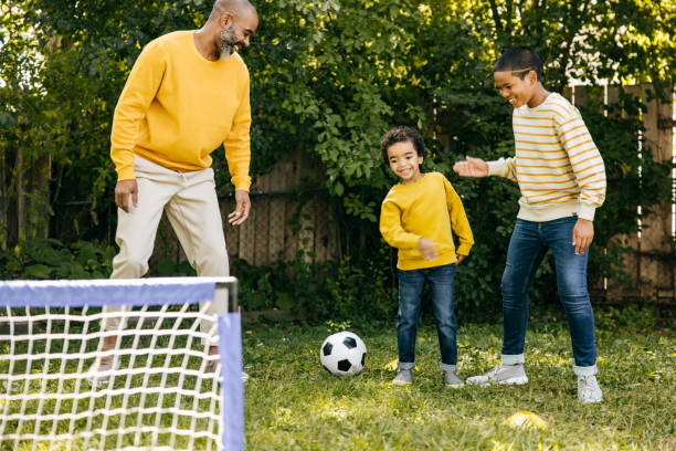 joyful parenting - soccer child coach childhood imagens e fotografias de stock