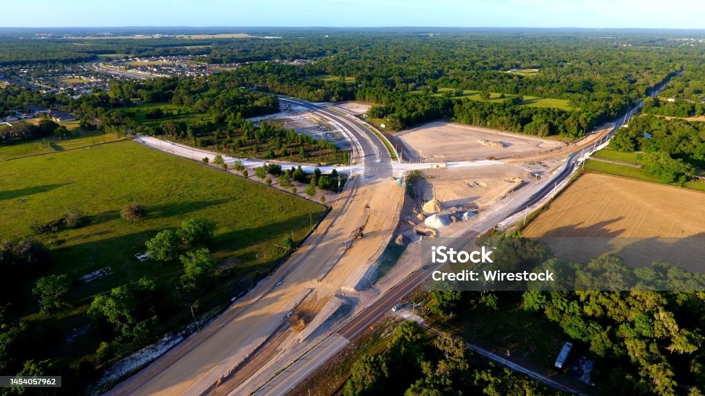 Drone shot of a New County Line Road intersection in Brooksville, Florida, USA A drone shot of a New County Line Road intersection in Brooksville, Florida, USA Florida - US State Stock Photo