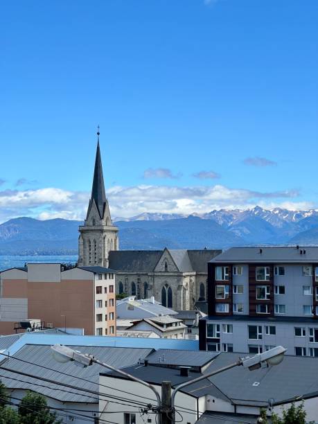 istock City, lake and mountains 1454080319