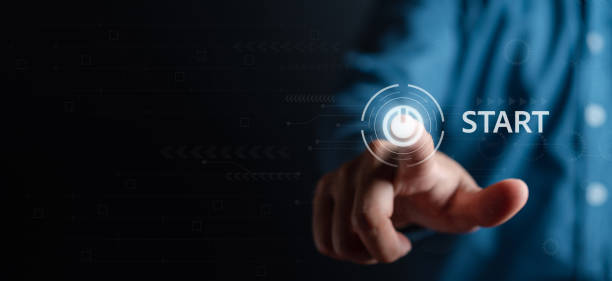 Businessman touching start button for strategy and action plan, targeting the business, investment growth and success development, achievement, goal, finance leadership and customer target group. hombre de negocios tocando el botón de inicio para la estrategia y el plan de acción, apuntando al negocio, el crecimiento de la inversión y el desarrollo del éxito, el logro, el objetivo, el liderazgo financiero y el grupo objetivo del cliente.