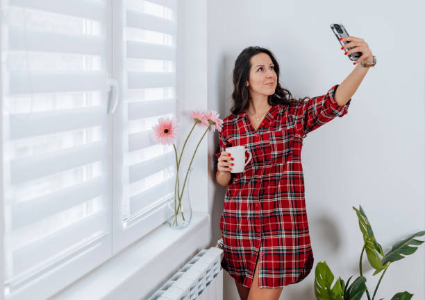 istock Sending a picture to my husband 1454159296