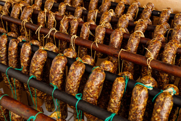 salchichas ahumadas tradicionales de hesse - sausage knackwurst food bratwurst fotografías e imágenes de stock