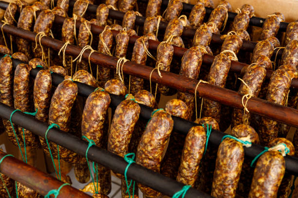 salsicce affumicate tradizionali dell'assia - sausage knackwurst food bratwurst foto e immagini stock