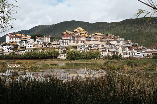 Built according to the structure of Potala Palace, Songzanlin Monastery is the largest Tibetan Buddhist monastery in Yunnan province.