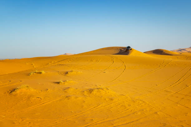kuvapankkikuvat ja rojaltivapaat kuvat aiheesta hiekkadyynejä autiomaassa, merzouga, erg chebbi, sahara, marokko - sand mountain