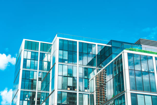 façade de l’architecture contemporaine en verre d’acier à londres - london store photos et images de collection