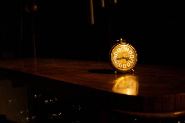 g"velho" times/1 - antique clock - fotografias e filmes do acervo