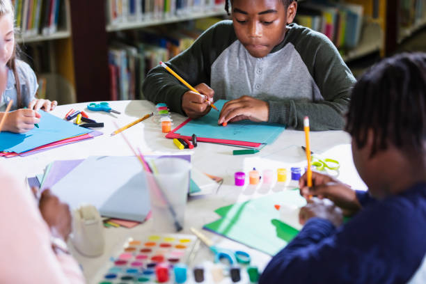istock Children in library doing arts and crafts 1454259118
