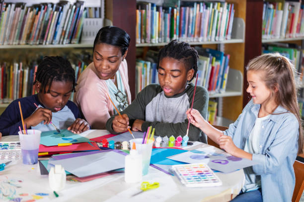 istock Children in library doing arts and crafts 1454260095