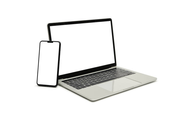 computer portatile e smartphone, display. su sfondo bianco disegno di modello dell'area di lavoro. - color image horizontal isolated nobody foto e immagini stock