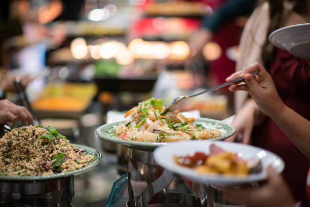 istock scooping the food, catering, dinner time 1454333818