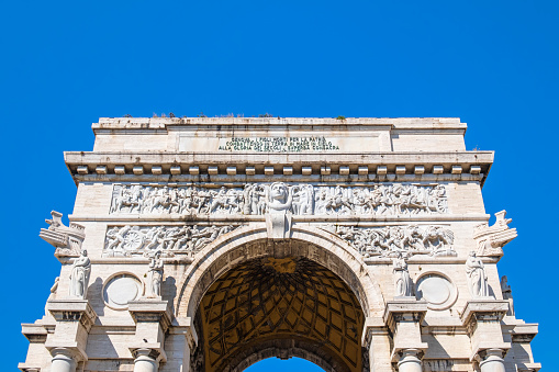 Arco de Triunfo de París (in French, Arc de Triomphe de l'Étoile o Arc de Triomphe), Plaza Charles de Gaulle, Paris, Francia