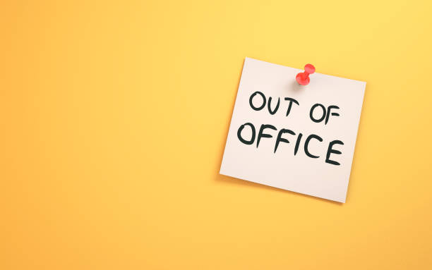 Out of Office Text Written on Note Paper Sitting on Yellow Background 3d Render Out of Office Text Written on Note Paper Sitting on Yellow Background, Out Office Concept, Note paper with Red Thumbtack (Close Up) after work stock pictures, royalty-free photos & images