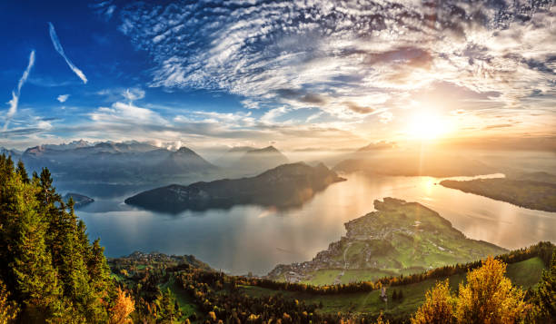 スイスのルツェルン湖の日没 - pilatus ストックフォトと画像