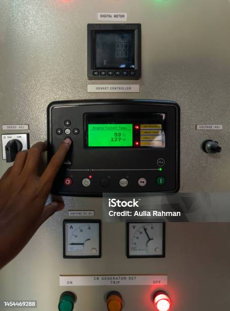 Hands On Generator Power Set Controller Or Genset Controller Panel For ...