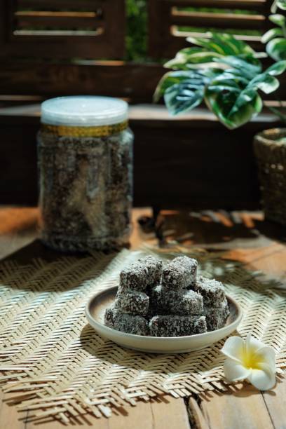 istock snow almond cookies 1454484989