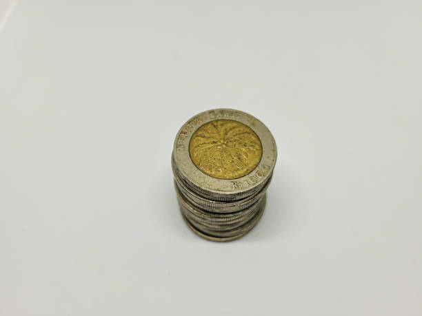 istock Indonesian 1000 rupiah coin brass palm icon 1454487862
