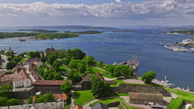 Oslo Norway v35 cinematic low level drone flyover downtown sentrum towards waterside historical landmark akershus fortress with fjord views on sunny day in summer - Shot with Mavic 3 Cine - June 2022