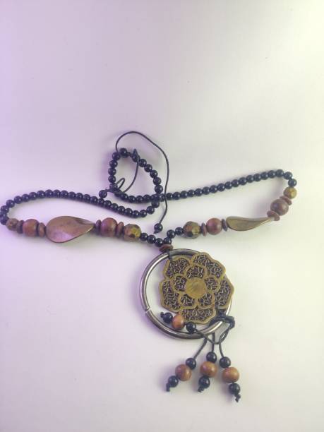 istock necklace set  with a flower-shaped 1454530940