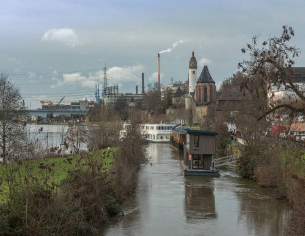 Houseboat at the confluence of the Nidda and Main River frankfurt am main, germany-december 30, 2022: Houseboat at the confluence of the Nidda and Main River small houseboats stock pictures, royalty-free photos & images