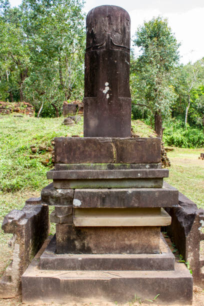 Linga Statue In My Son Sanctuary, Vietnam. Linga Statue In My Son Sanctuary, Vietnam. My Son Sanctuary Is An Important Historical Relic That Represents The Cham kingdom's Existence In Central Vietnam. lingam yoni stock pictures, royalty-free photos & images