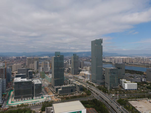 vue aérienne de la ville - aerial view office park business built structure photos et images de collection