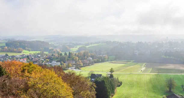 Vista di Ebersberg dall'alto in autunno.