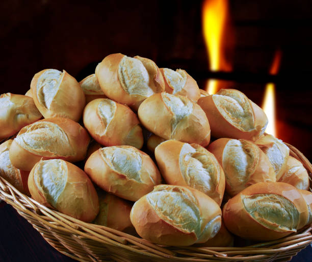 프랑스 빵 바구니, 베이커리 음식 - basket bread breakfast close up 뉴스 사진 이미지