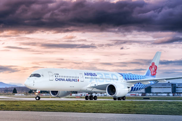 China Airlines Airbus A350 "Carbon Fiber" livery turning off the runway at Vancouver International Airport China Airlines Airbus A350 "Carbon Fiber" livery turning off the runway at Vancouver International Airport
Date: Apr 21, 2022 china airlines stock pictures, royalty-free photos & images