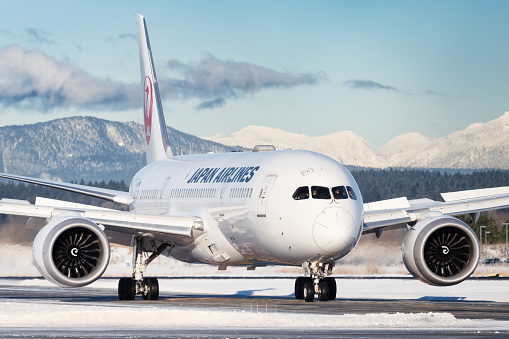 Japan Airlines Boeing 787 taxiing off the runway at Vancouver International Airport\n\nDate: Dec 31, 2021
