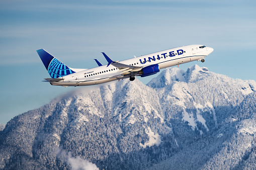 United Airlines Boeing 737 departing Vancouver International Airport\n\nDate: Dec 28, 2021