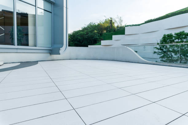 istock Empty ground floor in front of modern office building exterior. 1454801468