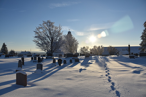 Le cimetière en hiver, Sainte-Apolline, Québec, Canada