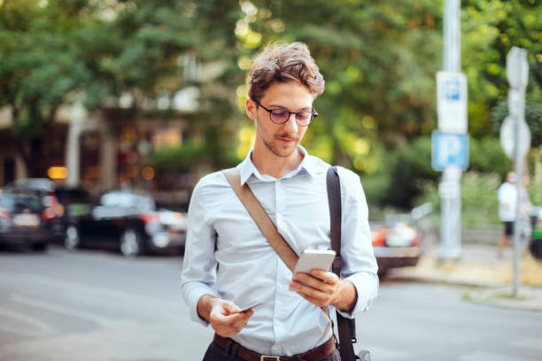 Young man in the city - foto de stock